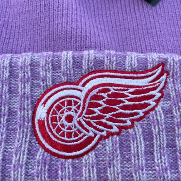 Detroit Red Wings Fanatics  Beanie “Hockey Fights Cancer” Retails For $45 - Picture 2 of 9